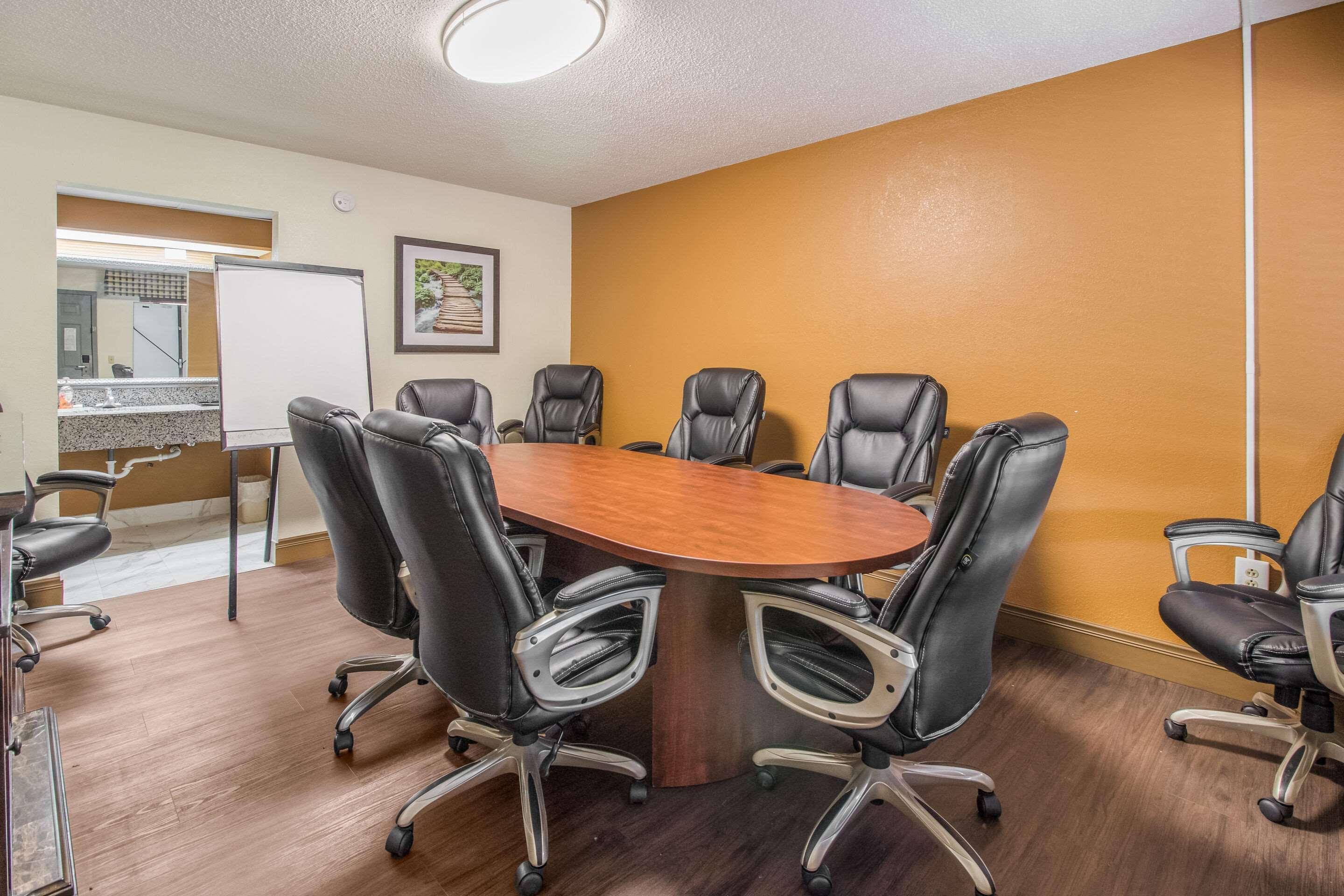 Quality Inn & Suites Corinth West מראה חיצוני תמונה
